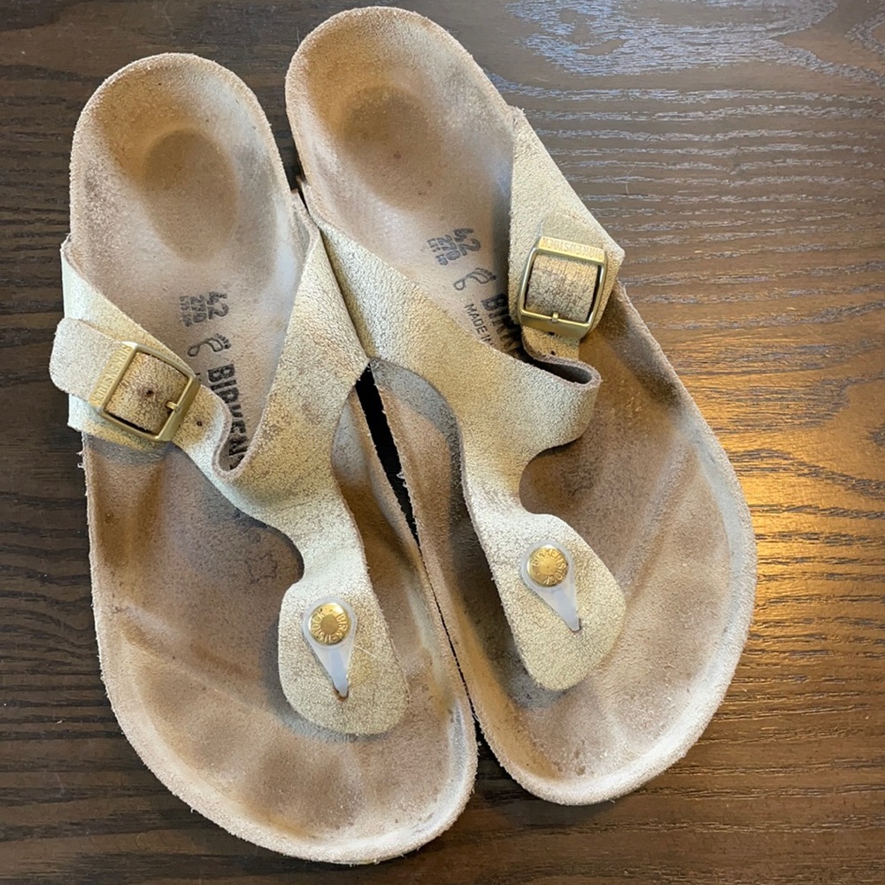 Distressed Gold Birkenstock Gizeh - Size 42